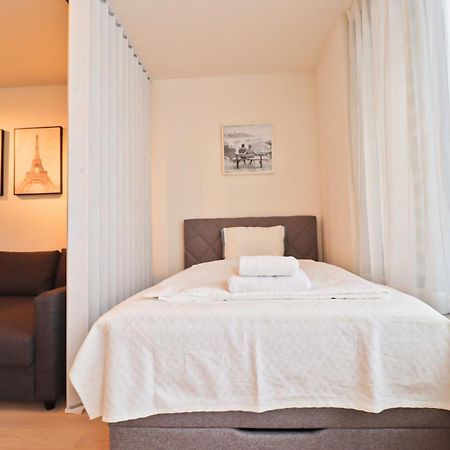 Sunny Apartment In Smichov, Prague 5 المظهر الخارجي الصورة