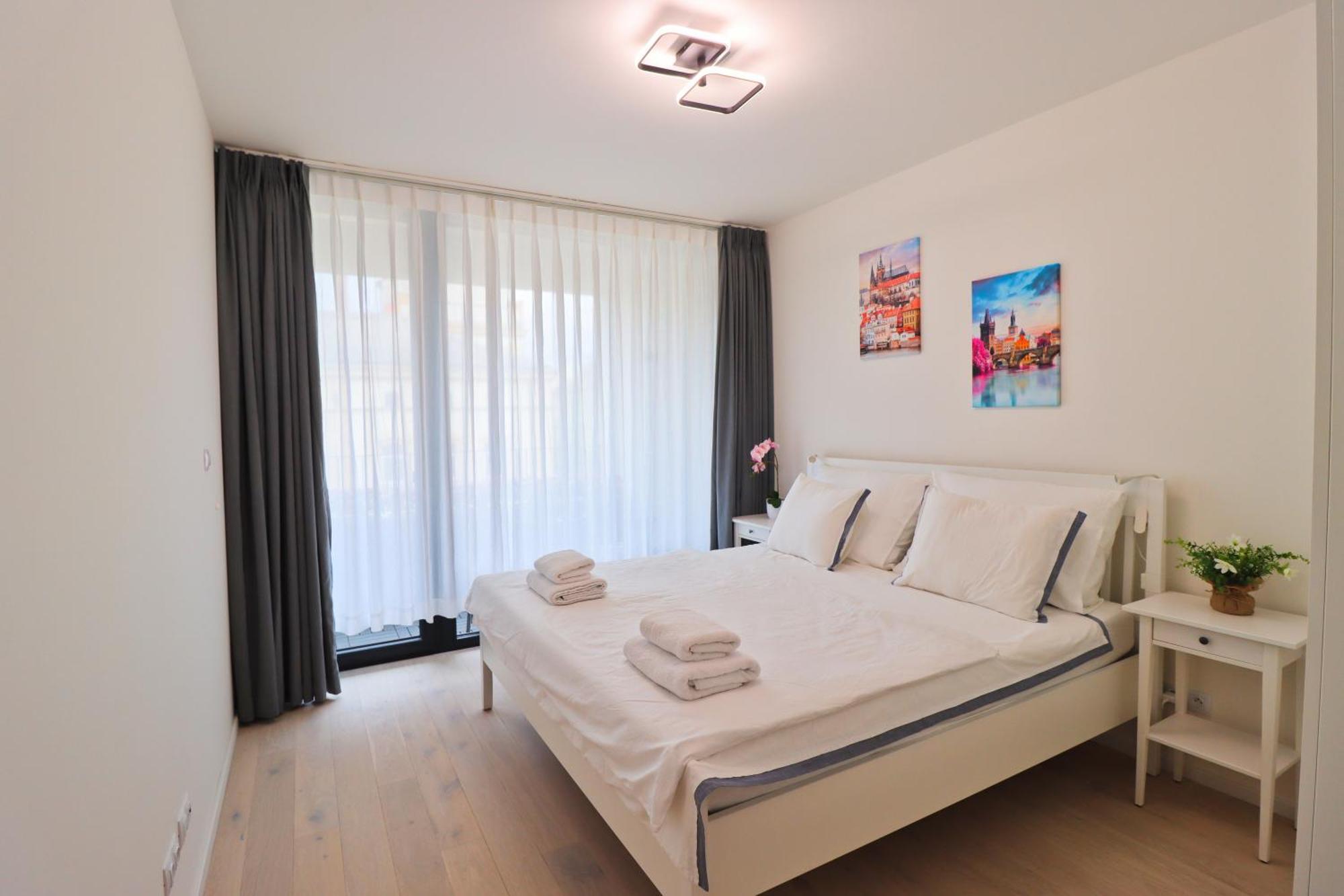 Sunny Apartment In Smichov, Prague 5 المظهر الخارجي الصورة