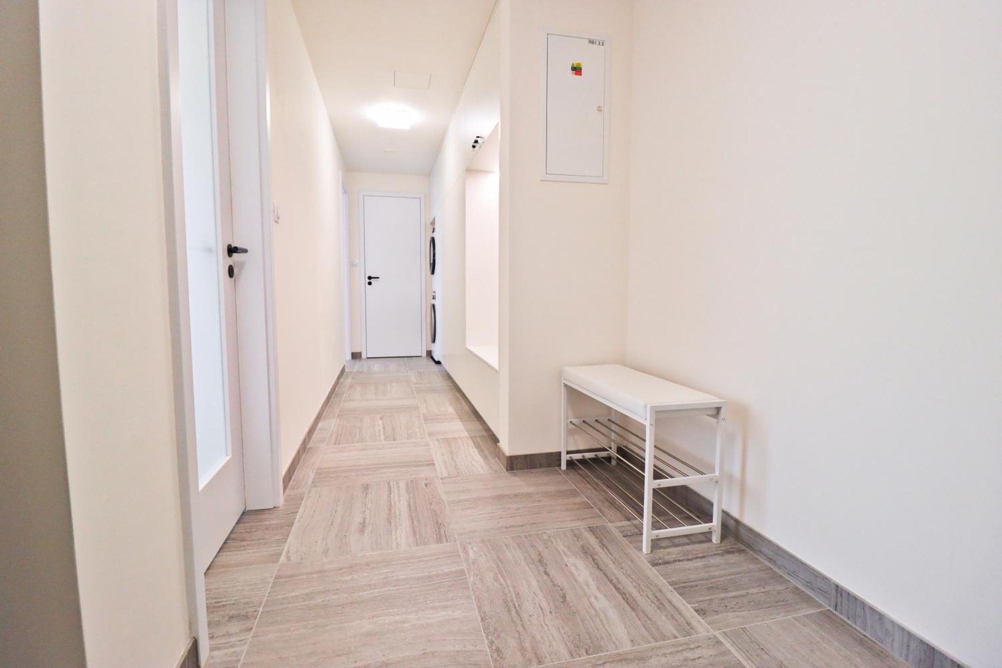 Sunny Apartment In Smichov, Prague 5 المظهر الخارجي الصورة