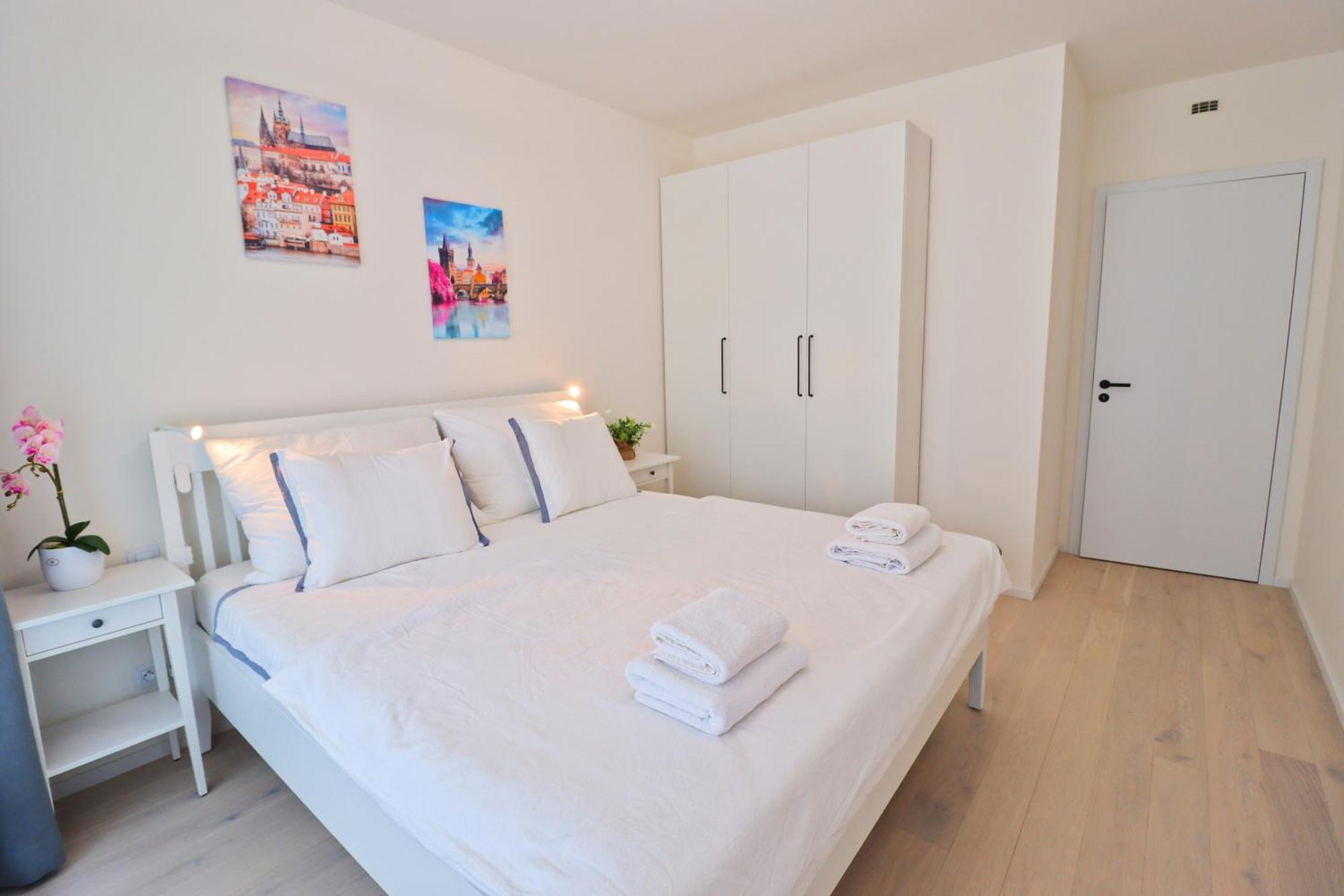 Sunny Apartment In Smichov, Prague 5 المظهر الخارجي الصورة