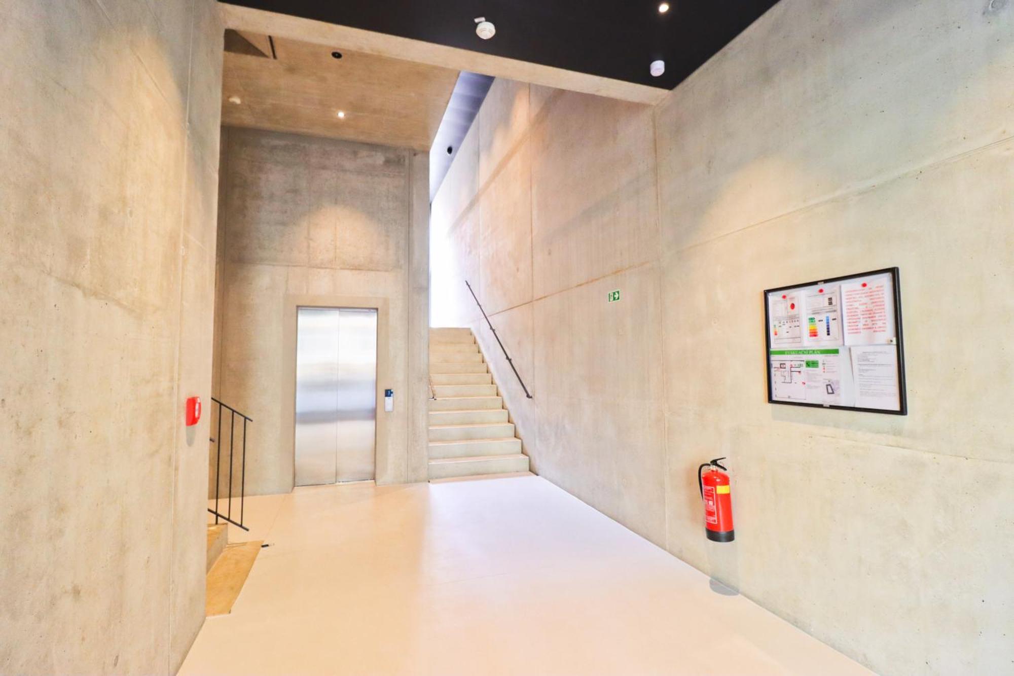 Sunny Apartment In Smichov, Prague 5 المظهر الخارجي الصورة