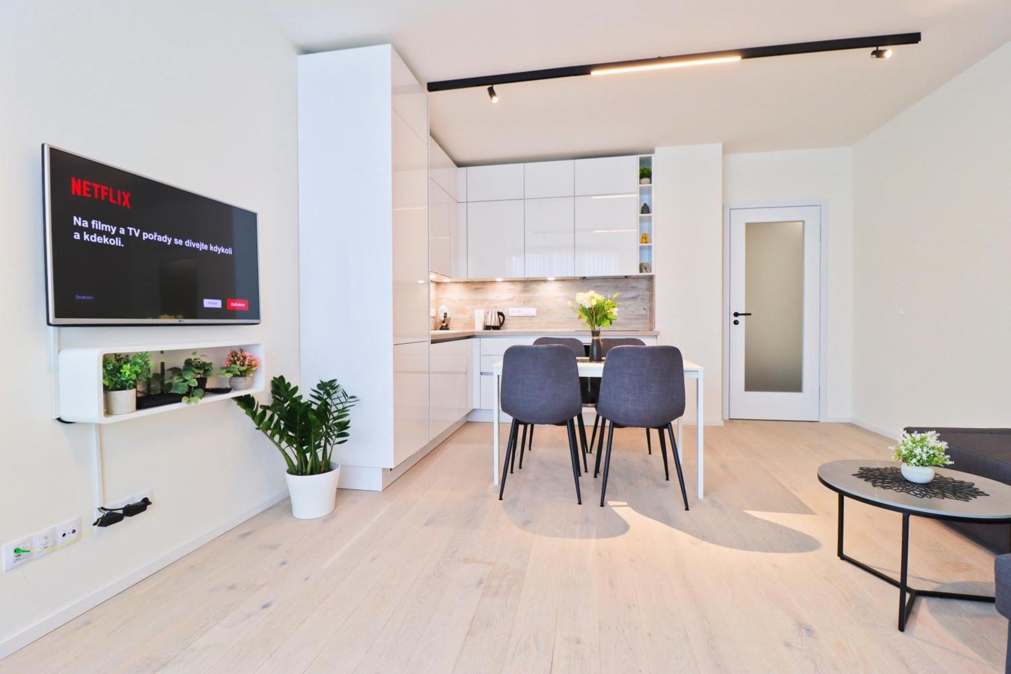 Sunny Apartment In Smichov, Prague 5 المظهر الخارجي الصورة