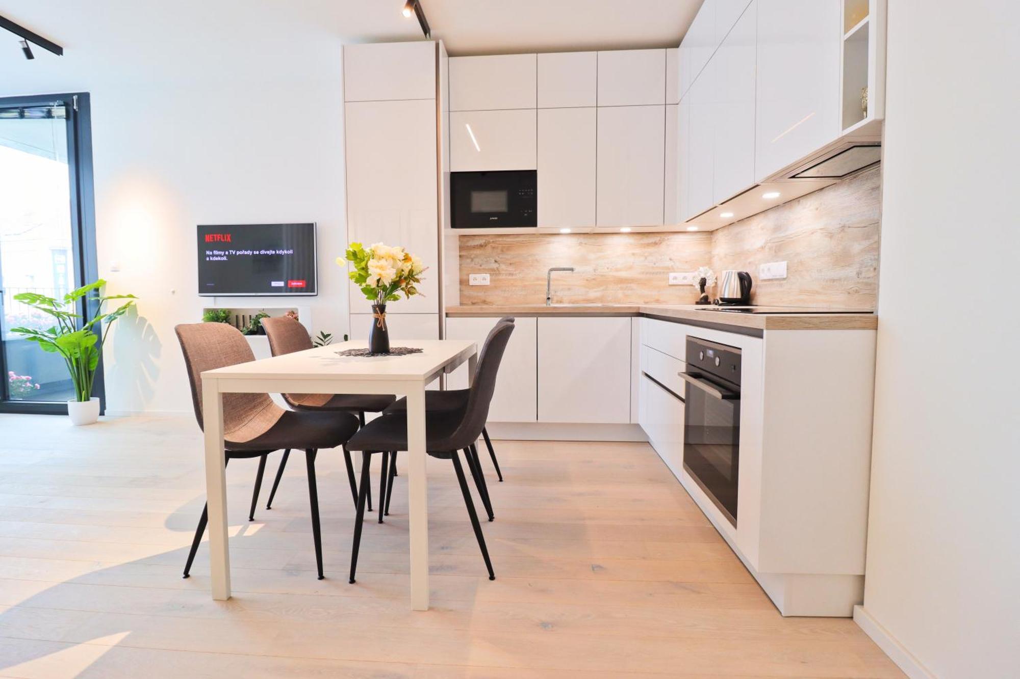 Sunny Apartment In Smichov, Prague 5 المظهر الخارجي الصورة