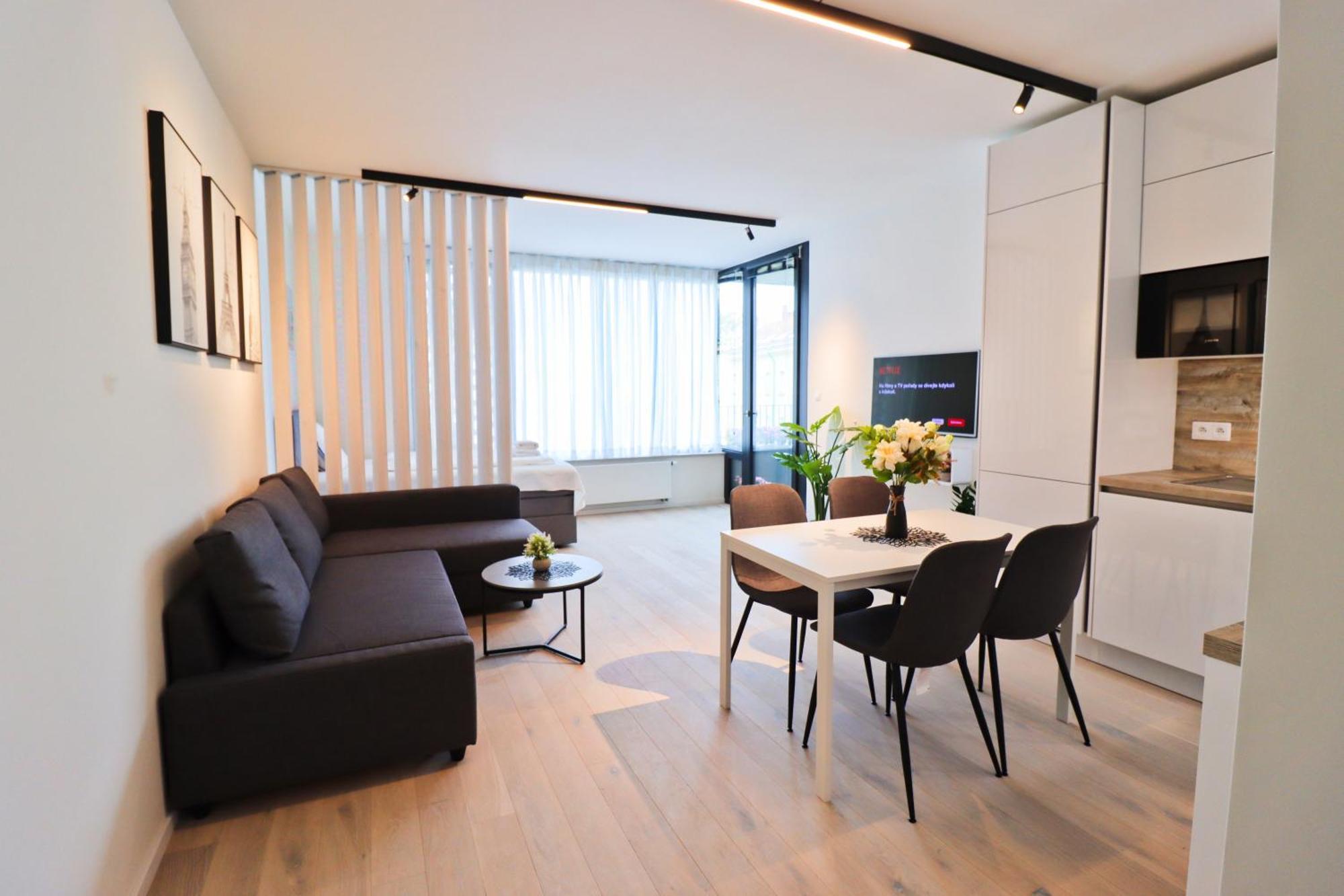 Sunny Apartment In Smichov, Prague 5 المظهر الخارجي الصورة